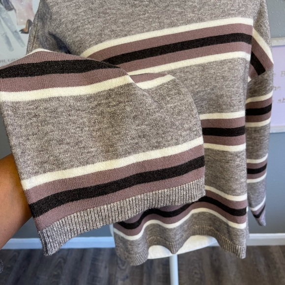 Cupcakes and Cashmere Amour Wide Striped Big Sleeve Sweater S - Picture 7 of 13